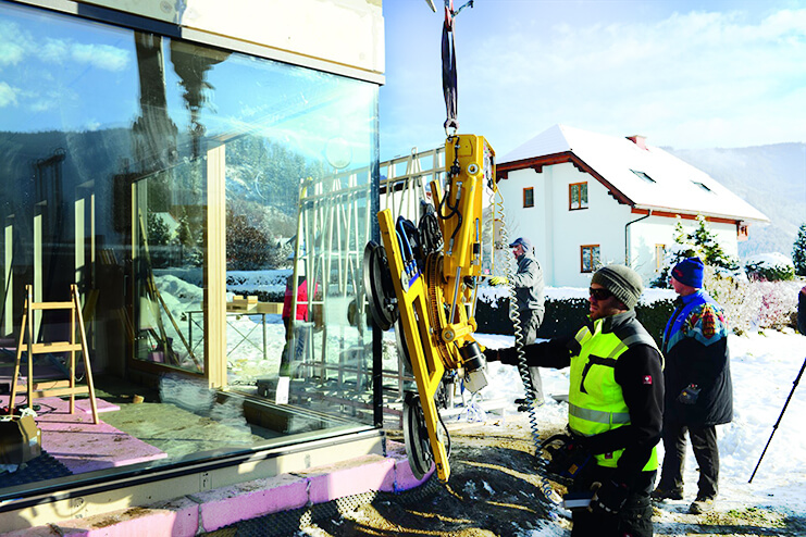 Zdjęcie Kiedy najlepiej montować okna?
